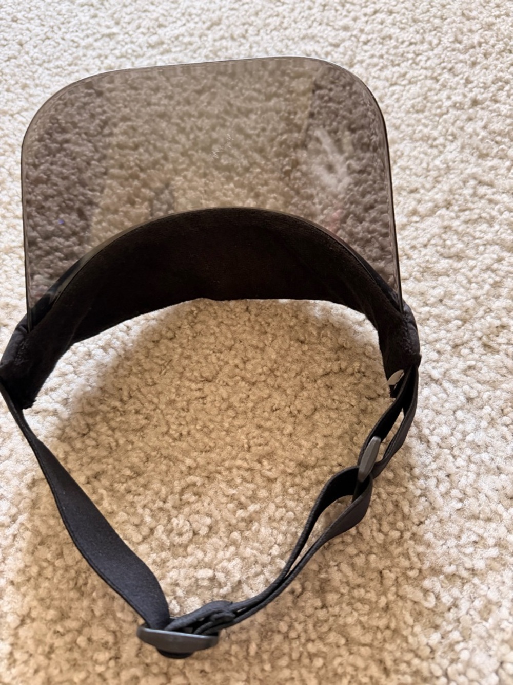 ALO Yoga Black and Gold Mirrored Visor - Picture 9 of 9